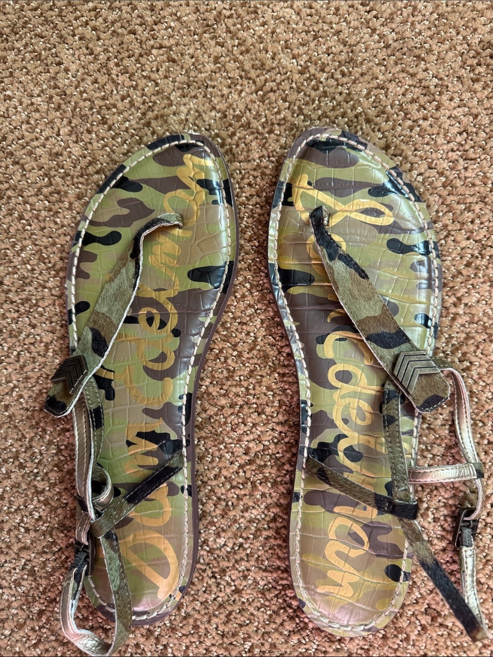Steve Madden Green Camo Thong Sandals